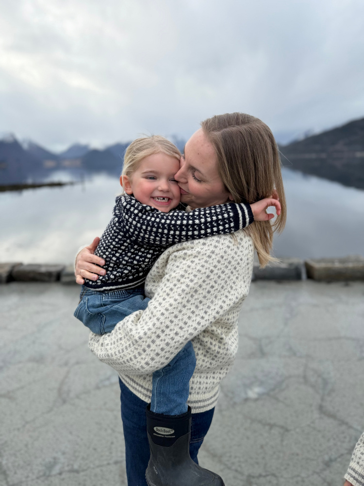528 og 530_Islender_dame og barn_Finull_459_401, 401_404 (1) Rauma Mönsterblad Islender i Finull til barn (530)